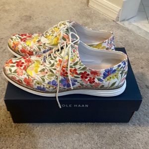 Cole Haan size 8 1/2 floral Oxford shoes